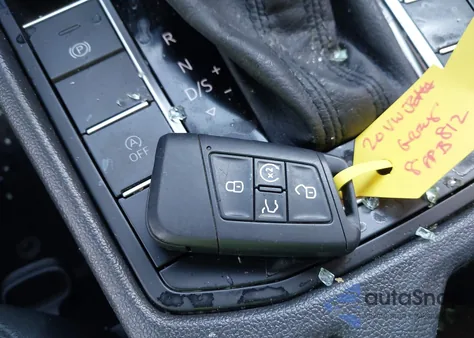 2020 Volkswagen Jetta S/Se/R-Line z USA, uszkodzony, nr VIN 3VWCB7BUXLM010792